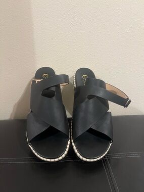 Women’s Black Cross-Strap Platform Sandals